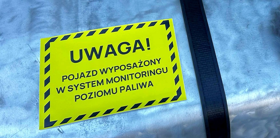 Tabliczki i naklejki ostrzegające przed systemami pomiarowymi